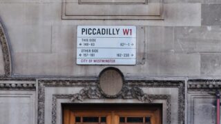 sign for piccadilly