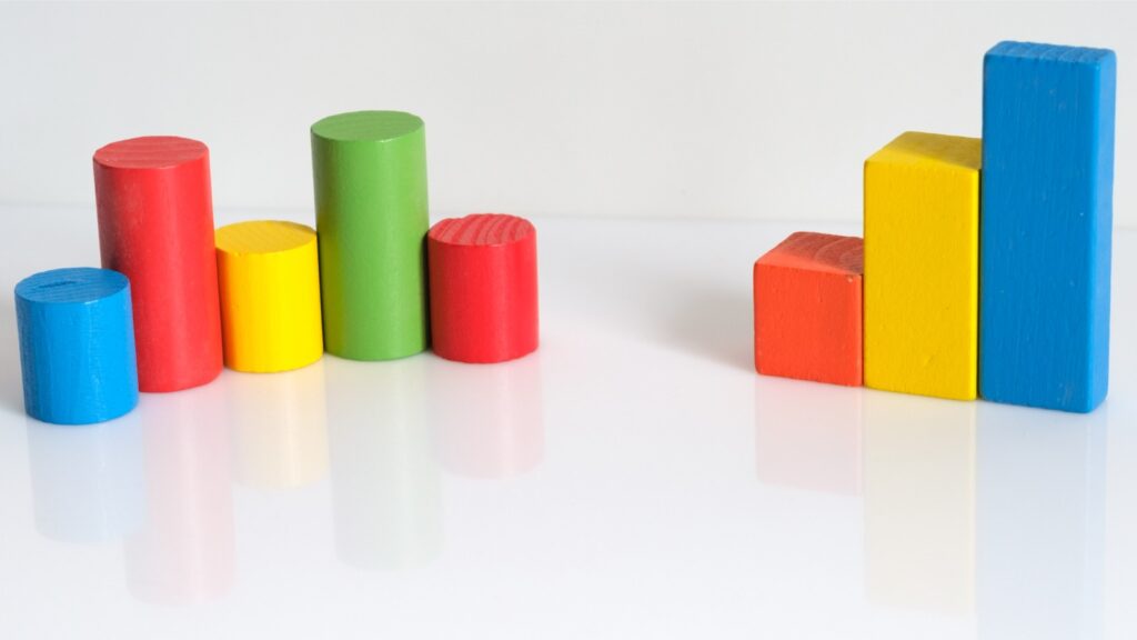 wooden-blocks-in-the-form-of-graphs-picture